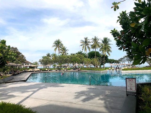 THE REGENT CHA-AM BEACH RESORT สระว่ายน้ำสุดปัง