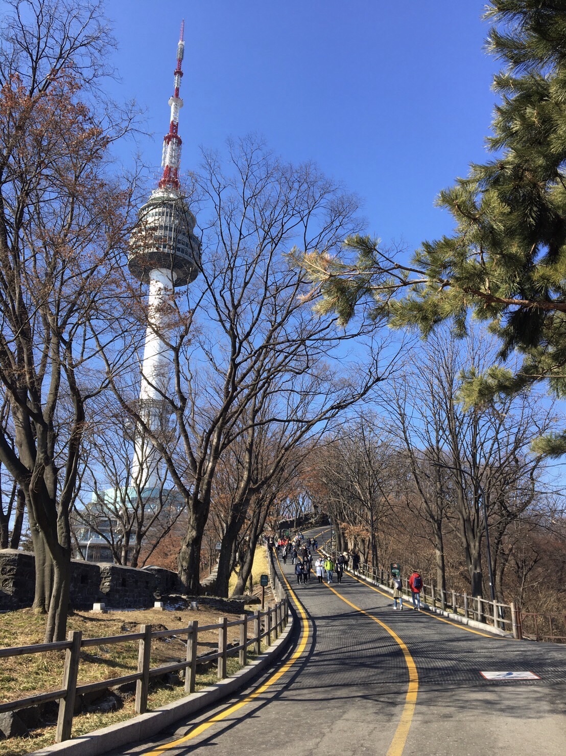 จุดคล้องกุญแจรักที่ N Seoul Tower | Trip.com โซล จุดคล้องกุญแจรักที่ N Seoul Tower | Trip.Com โซล