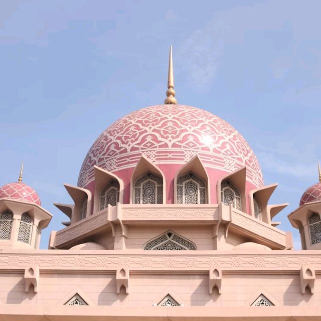 PUTRAJAYA MOSQUE / MALAYSIA 