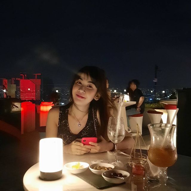 พาไปนั่งชิล rooftop ที่ Red Sky CTW