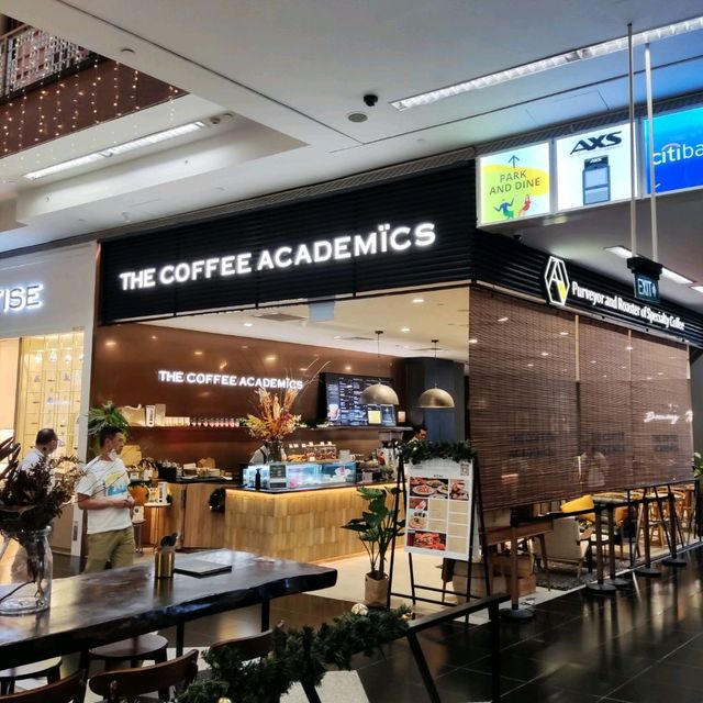 2 Story Shopping and Dining Heaven