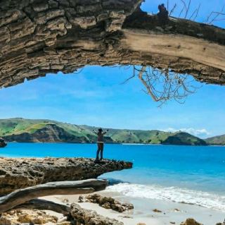 LARITI BEACH