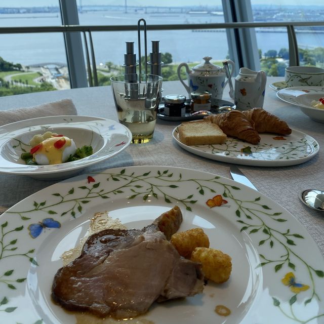横浜の絶景を眺めながら極上の朝食【ザ・カハラ・ホテル&リゾート横浜】