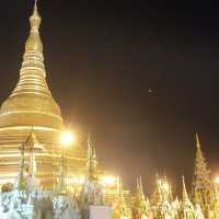 仰光大金寺(Shwedagon Pagoda)，緬甸最神聖的佛塔