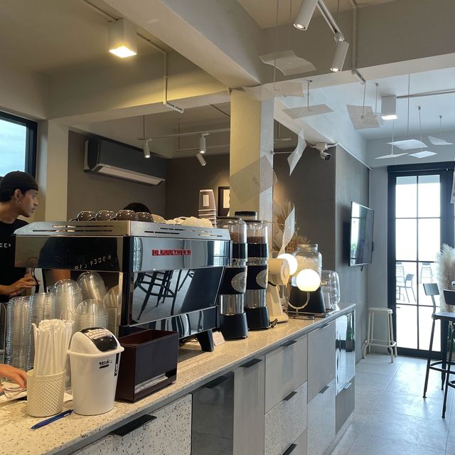hidden lab คาเฟ่ไม่ลับริมหาดบางแสน 🌊🥤🧋