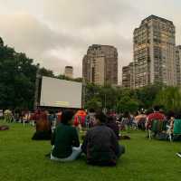 公園でオープン映画