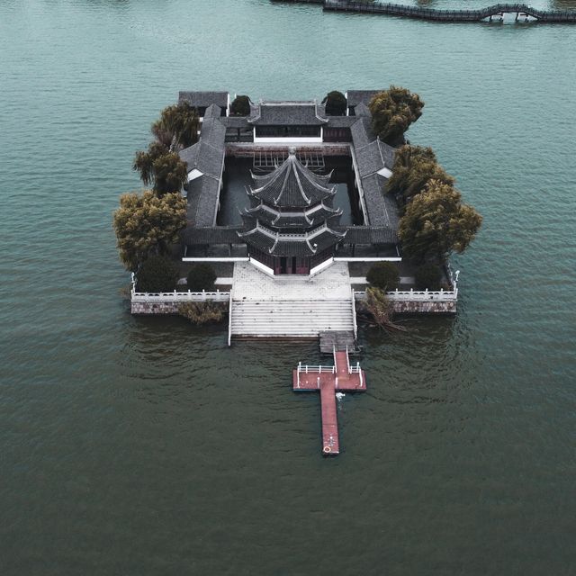 The floating temple on Shihu lake Suzhou!