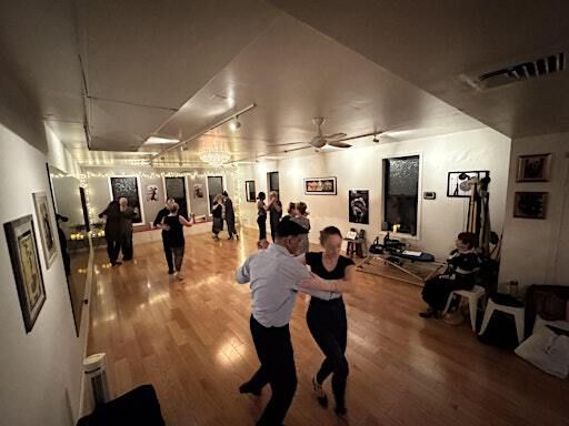 Argentine Tango Beginner Class | TriANGulO