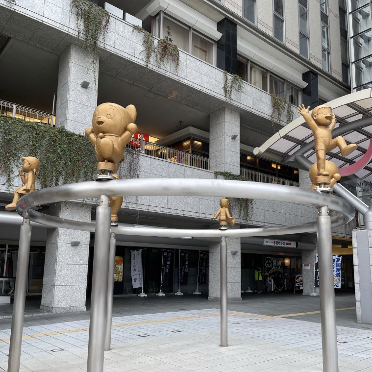 富山県 高岡駅 ドラえもんのいる広場 富山県の高岡市は 漫画家藤子 F 不二雄 Trip Com 高岡 トラベルガイド