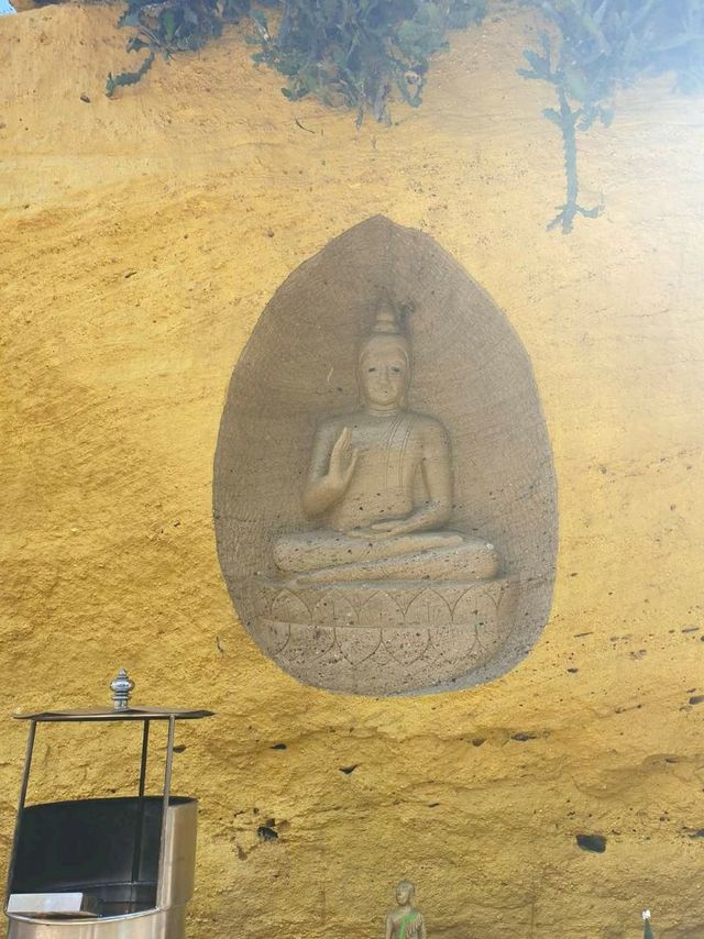 วัดภูยอดรวย พญางูใหญ่ อ.ศรีเมืองใหม่ อุบลราชธาณี

