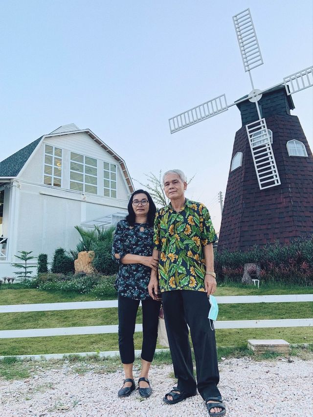 นั่งชิลล์กลางนา ที่ โรงนาคาเฟ่