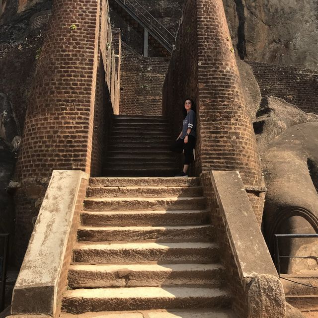 sigiriya Rock Lion roxxx me