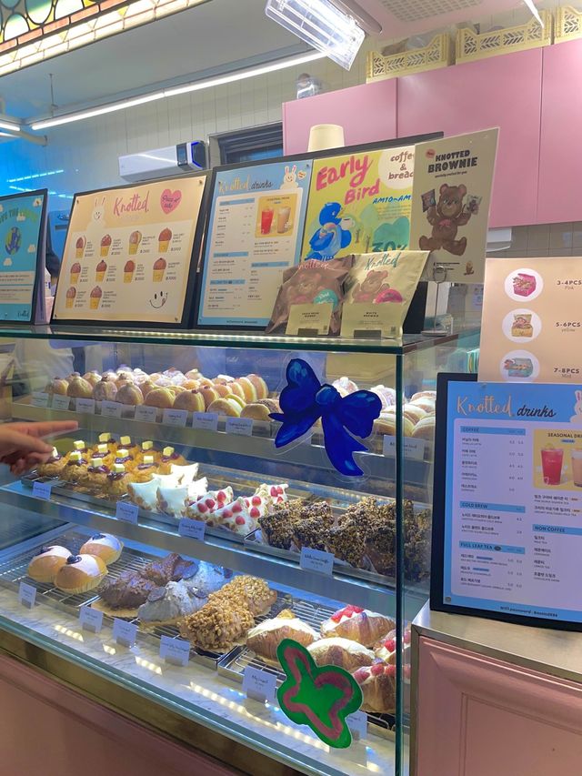 한 건물에서 해결하는 카페 & 식사 “한남 노티드 & 다운타우너”🍔🍩