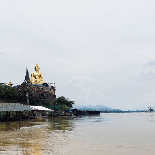 สามเหลี่ยมทองคำ ล่องเรือแม่น้ำโขง วิว 3 ประเทศ