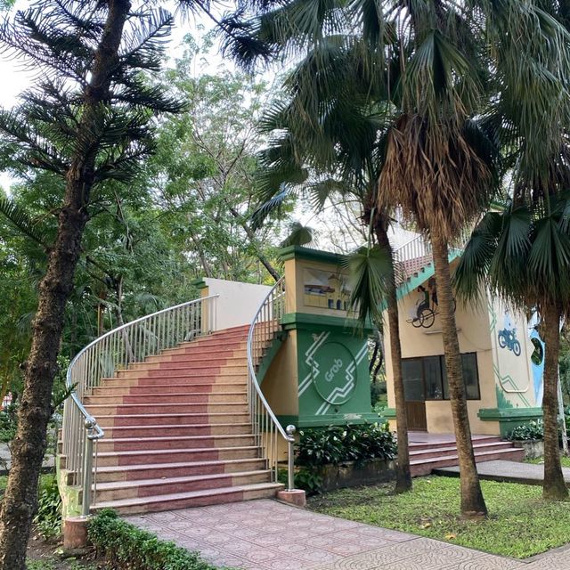 Hoang Van Thu Park