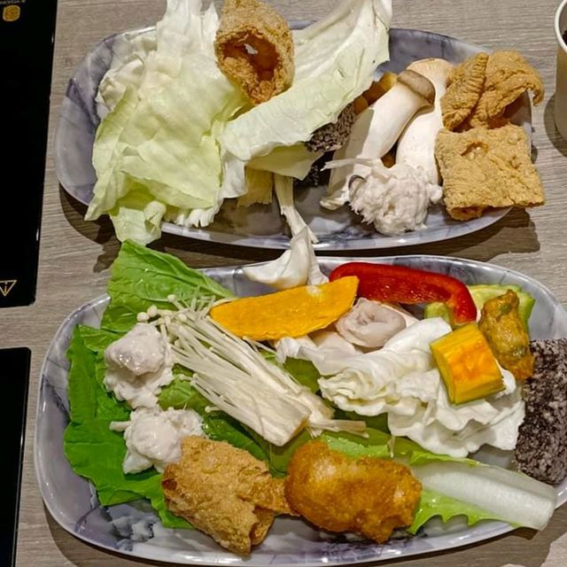 【新莊吃到飽】築間幸福鍋物新莊中悅廣場店，夜貓吃宵夜好所在，竟然營業到凌晨四點，環境好餐點也很好吃！