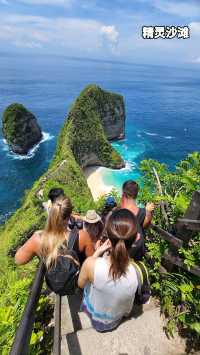 When you come to Bali, you must go to the picturesque Penida Island for photos.