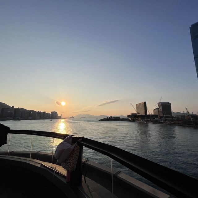 金碧輝煌的日落景色