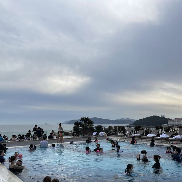 이용횟수 제한 없는 오션뷰 풀장 “파라다이스부산 수영장”