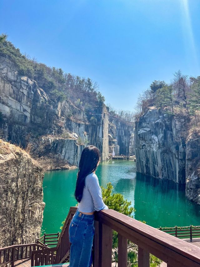 화강암 절벽과 에메랄드빛 호수가 예쁜 곳💚