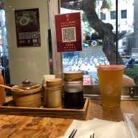 《台北》雙月食品社 青島店！
