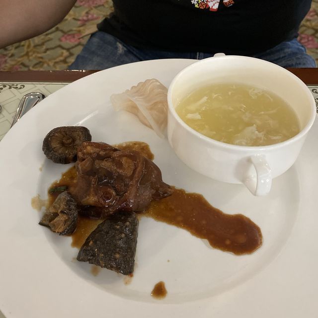 香港迪士尼酒店食自助餐好開心呀～