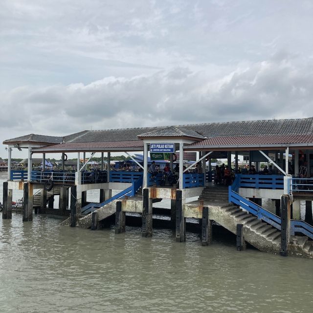 Ride 🚴🏻‍♀️ + Explore = 🦀 🏝 and foooood