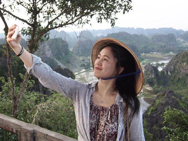 올라가야 볼 수 있는 멋진 풍광! 닌빈 ‘항 무아’(Hang Múa)