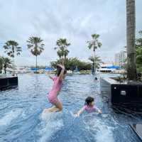 Luxurious pool at Sentosa Cove 