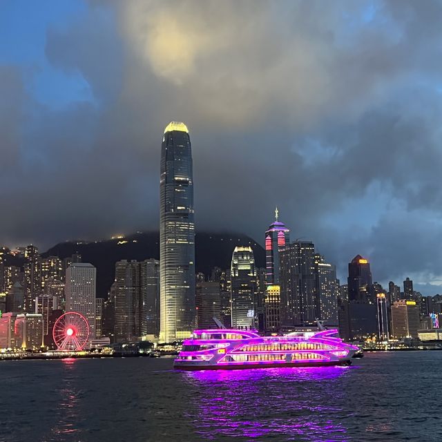 霓虹燈光下的無敵海景～