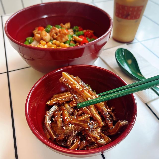 🐔 尖沙咀新潮黑白風米線店