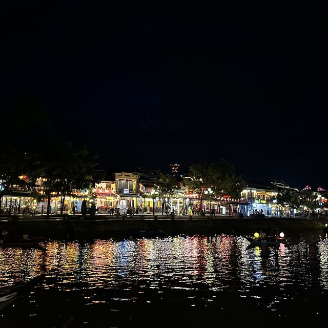 Take a stroll at night down Hoai River