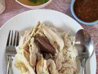ร้านข้าวซอยลุงประกิต กาดก้อม