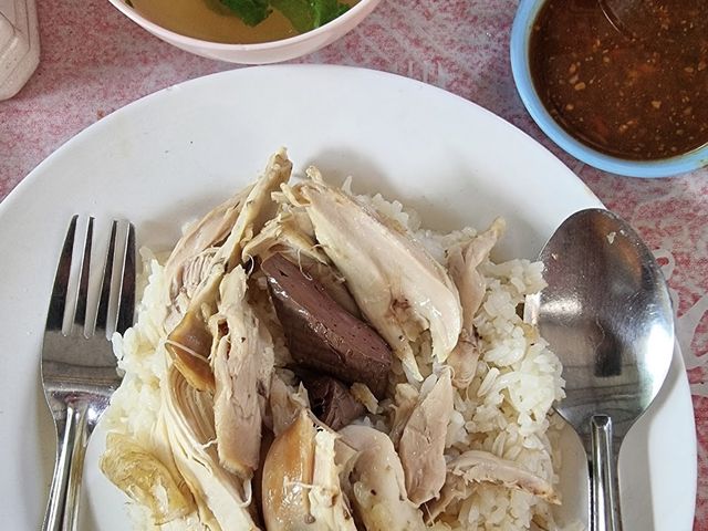 ร้านข้าวซอยลุงประกิต กาดก้อม