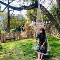 สีดำนมสด คาเฟ่และร้านอาหาร ริมแม่น้ำปราจีน