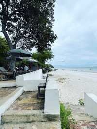 Drip Rim Lay Cafe มินิมอลริมชายหาดหัวหิน