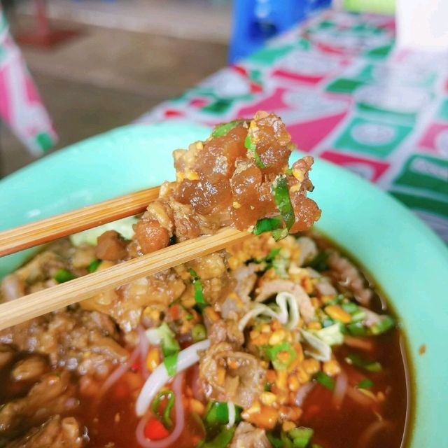 ร้านก๋วยเตี๋ยวเนื้อน้ำแดงสูตรโบราณลุงพร