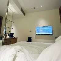 Comfy Fluffy Bed at One Farrer Hotel 