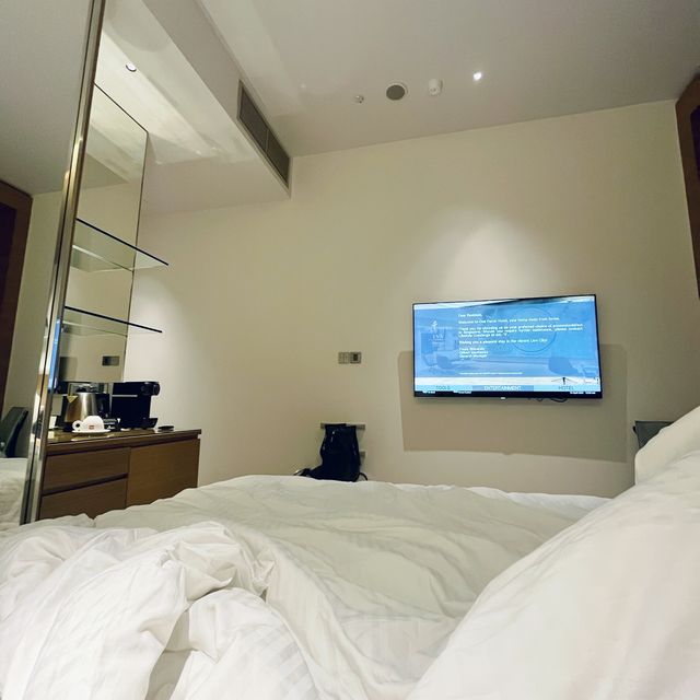 Comfy Fluffy Bed at One Farrer Hotel 