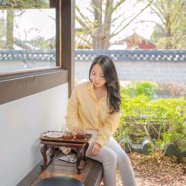 한옥에서 마시는 아메리카노 & 전통 디저트