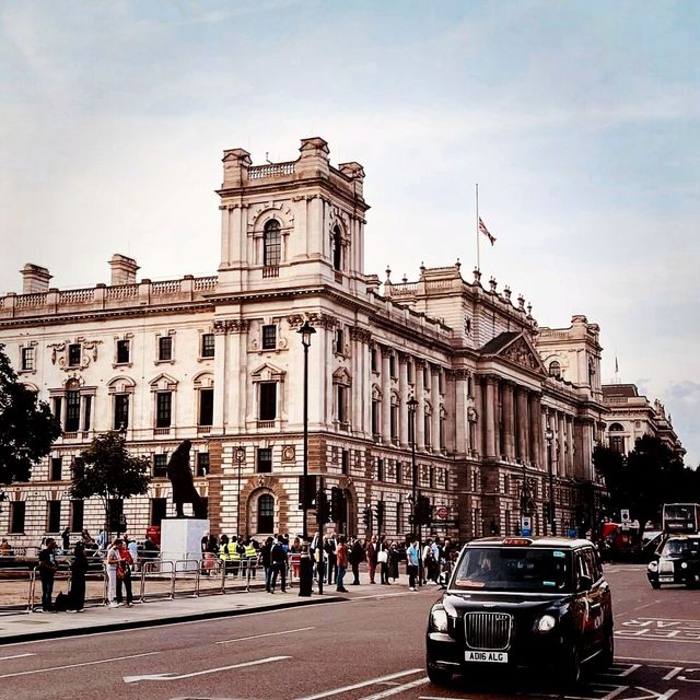 The Iconic Big Ben and its surroundings