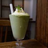 隱於豪宅區的歐式小木屋