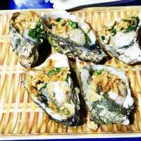 Have fresh seafood at Son Tra Night Market 