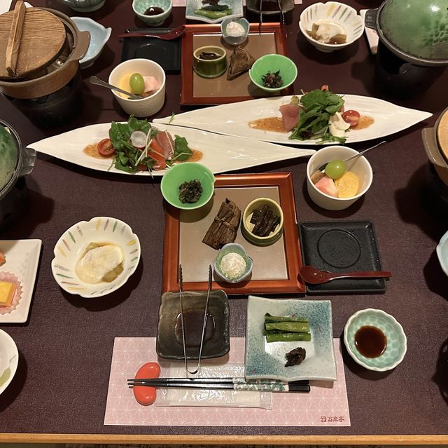 万座亭の夕食と朝食の様子