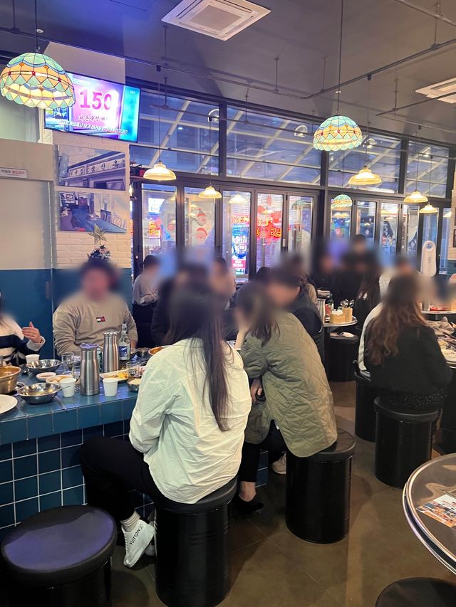韓国/ソウル【鉢山】豚キムチ焼きと豚キムチチゲの有名な飲み屋さん🍺✨