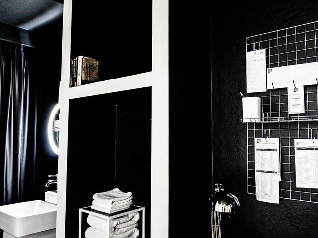 • Blu Monkey Hub & Hotel •