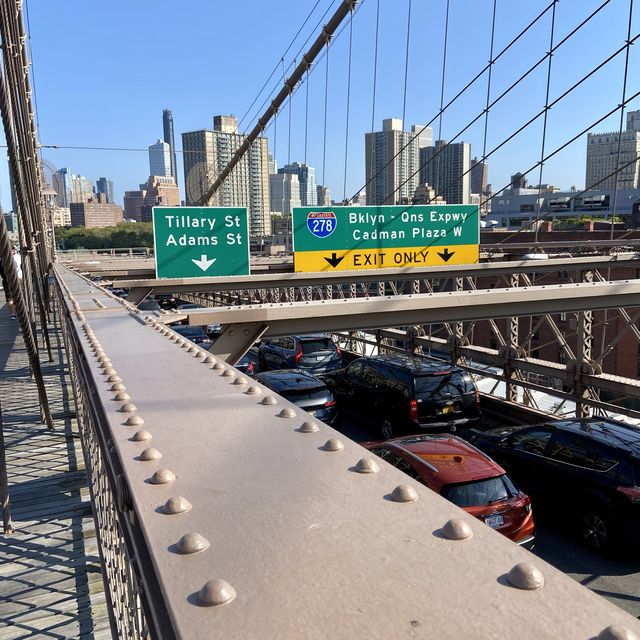 布魯克林大橋 Brooklyn Bridge 橫跨紐約百年地標懸索橋！ 