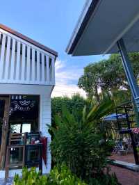 คาเฟ่และที่พักริมน้ำใกล้กรุงเทพ Riverbreeze Cafe