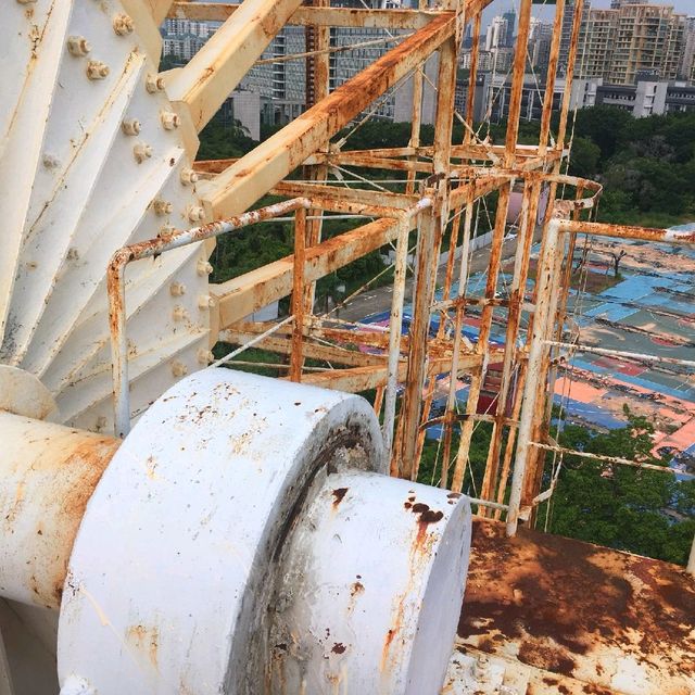 Half demolished abandoned theme park danger!