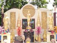 วัดพระธาตุดอยคำ  เลื่องชื่อหลวงพ่อทันใจ